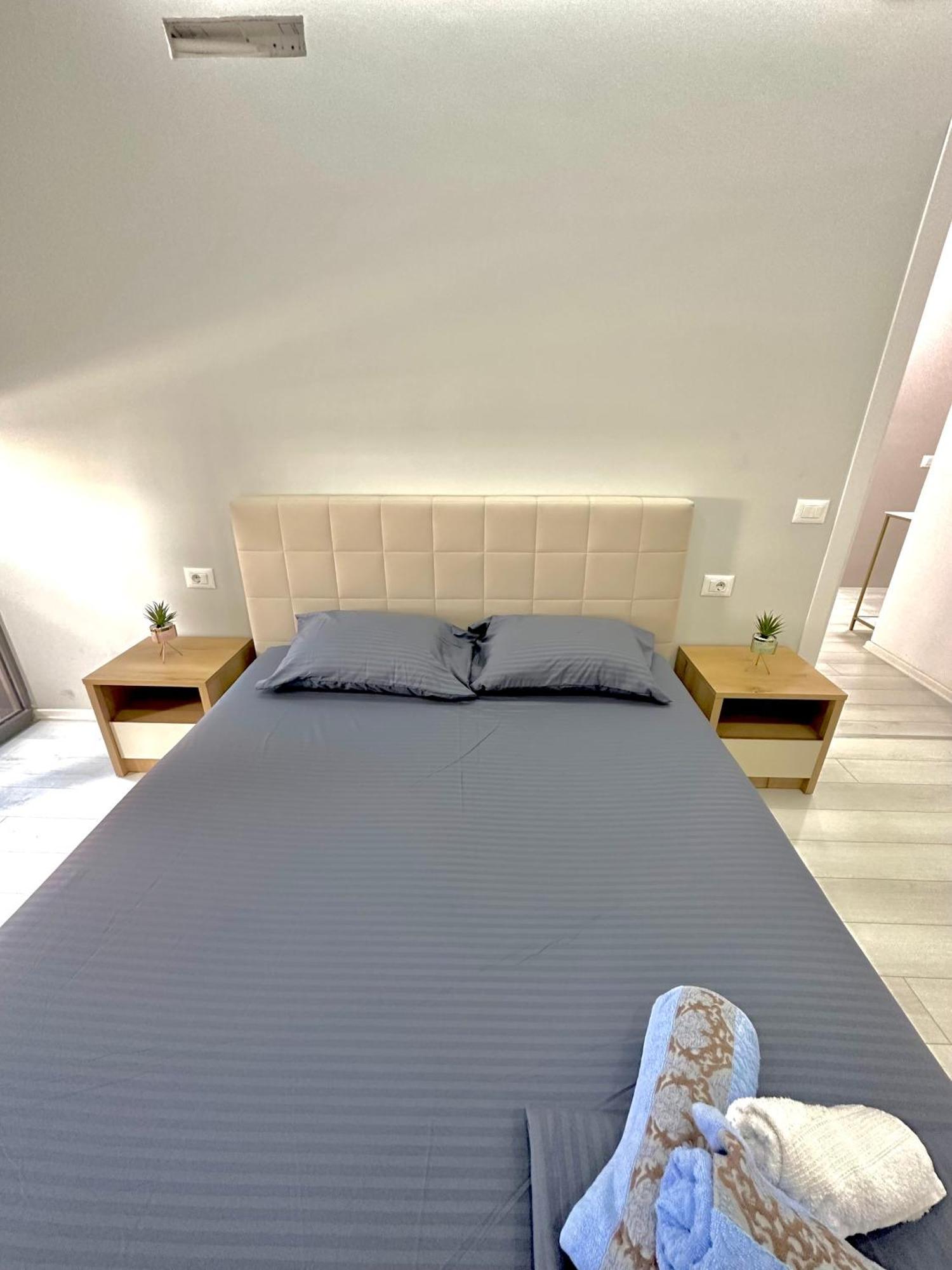 Escape - 1 * Tirana